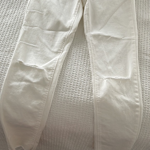 White skinny jeans with rips in knees - Picture 4 of 6